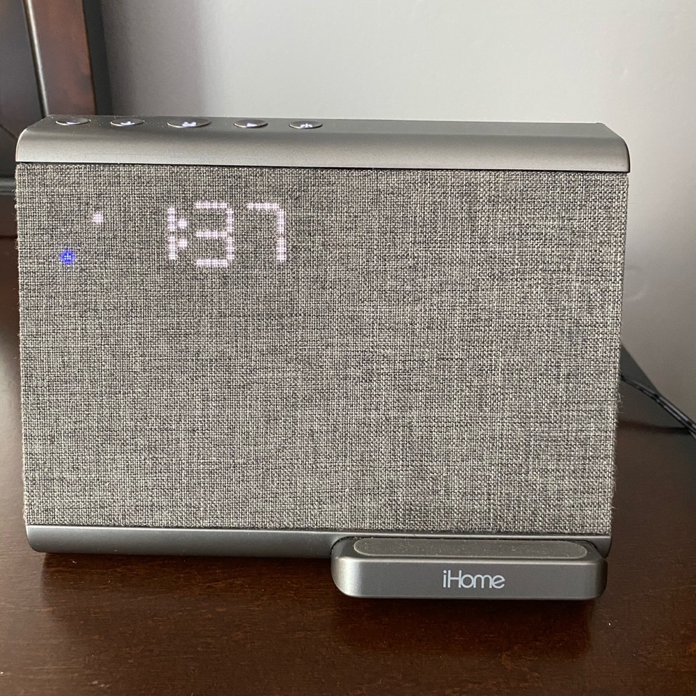 Ihome alarm clock and wireless charger